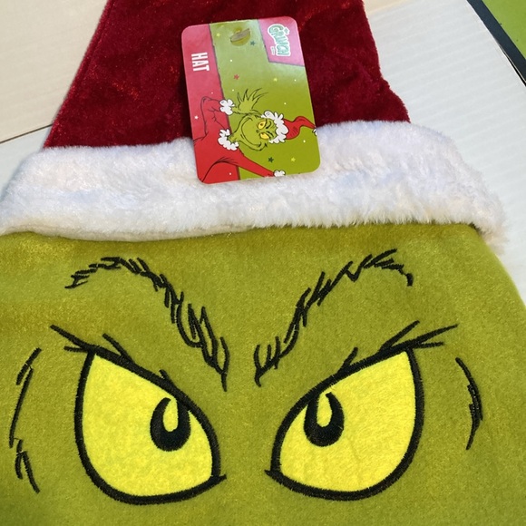 The GRINCH Dr. Seuss Red and White Santa Hat Green grinch Face Unisex One Size - Picture 2 of 9